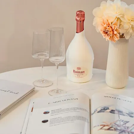 Lägenhet Vico Del Pozzo Luxury - Fuga Romantica Nel Cuore Di